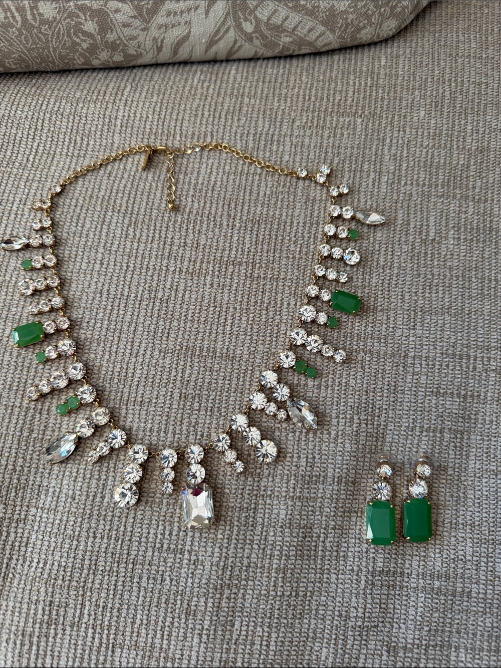 NWOT kate spade Gold-Tone Necklace with Green and Clear Crystals